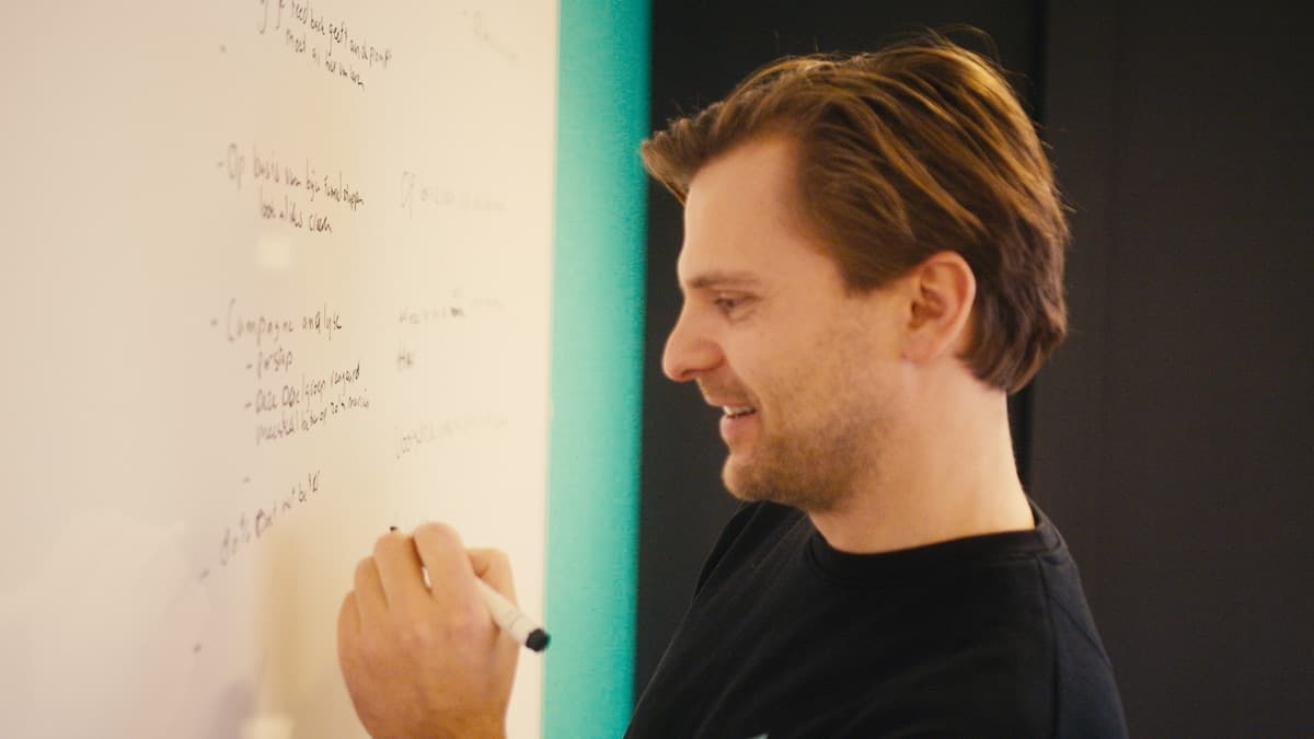 Strategie sessie op whiteboard