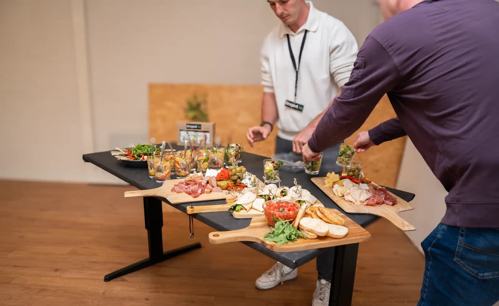 Borrelplanken op tafel